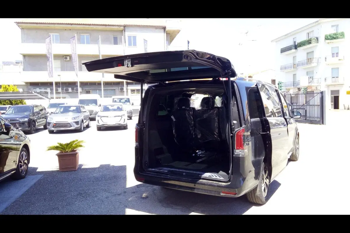 Mercedes-Benz Classe V nuova a Pescara (6)