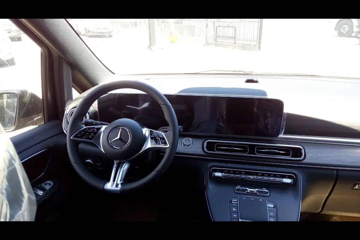 Mercedes-Benz Classe V nuova a Pescara (9)