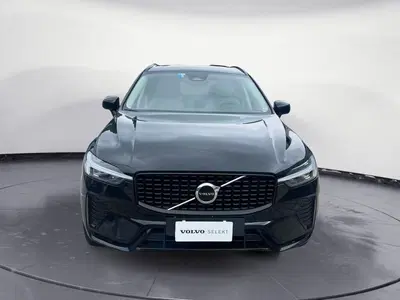 Volvo XC60 B4 automatico Plus Dark del 2022 usata a Como