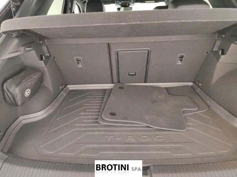Volkswagen T-Roc usata a Massa-Carrara (11)