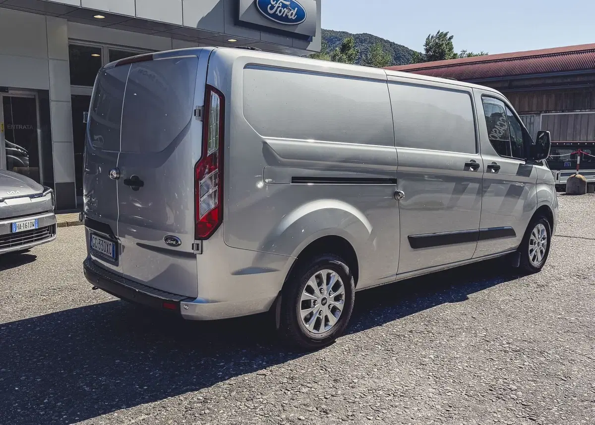 Ford Transit Custom Furgone usata a Verbano Cusio Ossola (2)