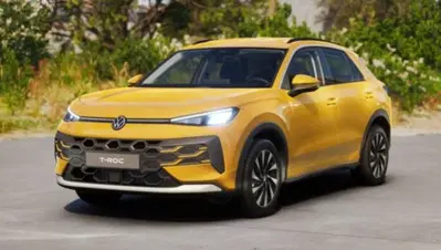 Volkswagen T-Roc 1.5 etsi Life 115cv dsg nuova a Magenta