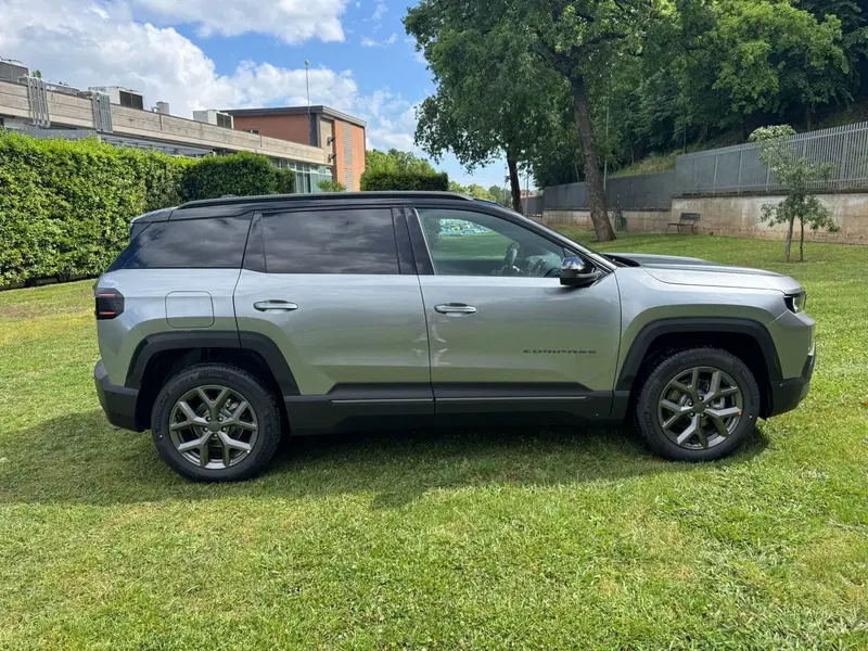 Jeep Compass nuova a Salerno (16)