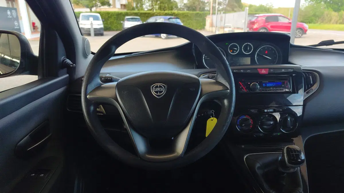 Lancia Ypsilon usata a Firenze (15)