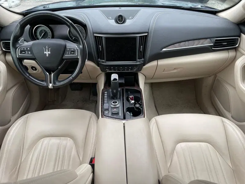 Maserati Levante usata a Ancona (11)