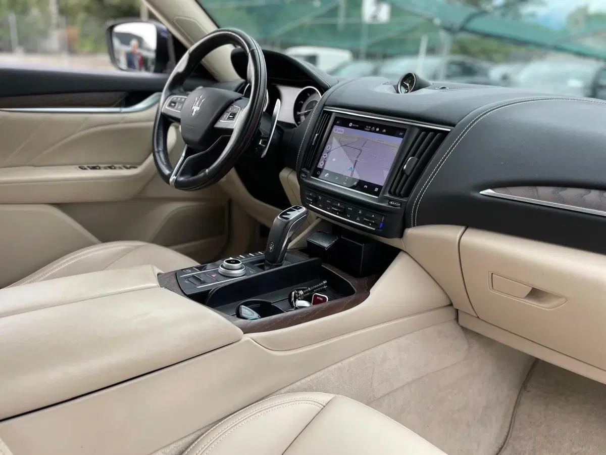 Maserati Levante usata a Ancona (16)