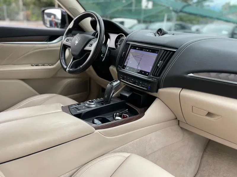 Maserati Levante usata a Ancona (16)