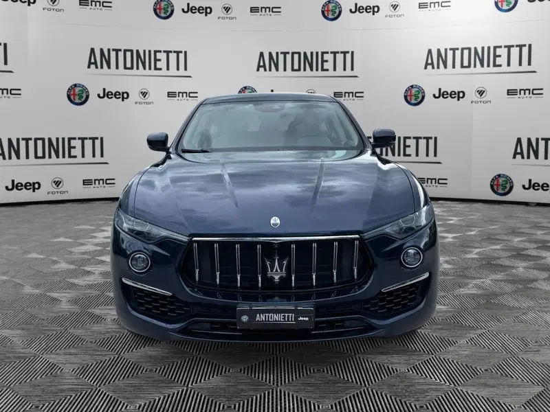 Maserati Levante usata a Ancona (2)