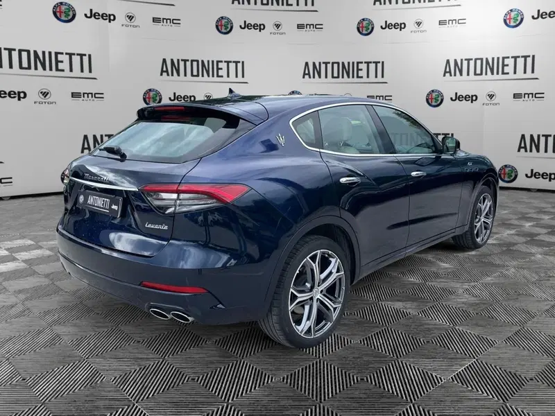 Maserati Levante usata a Ancona (5)