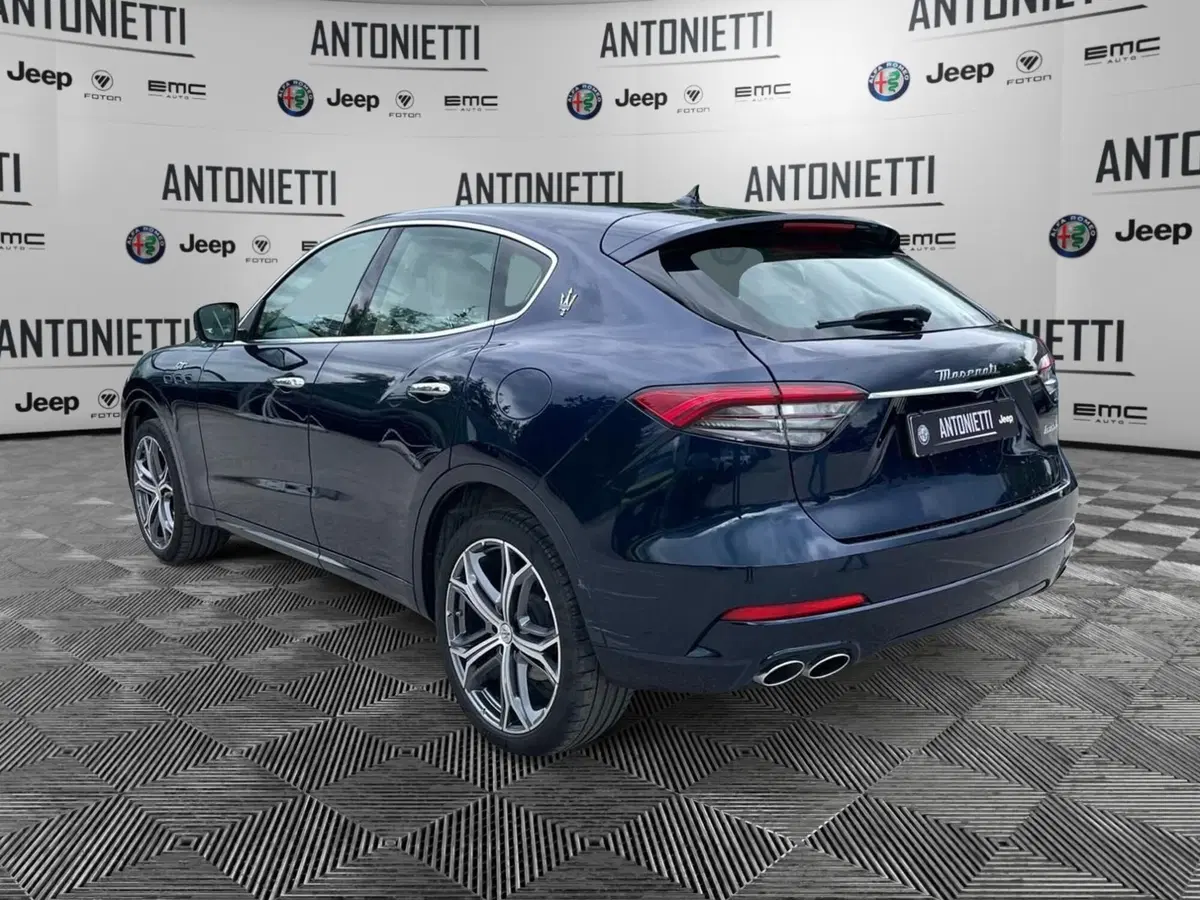 Maserati Levante usata a Ancona (7)