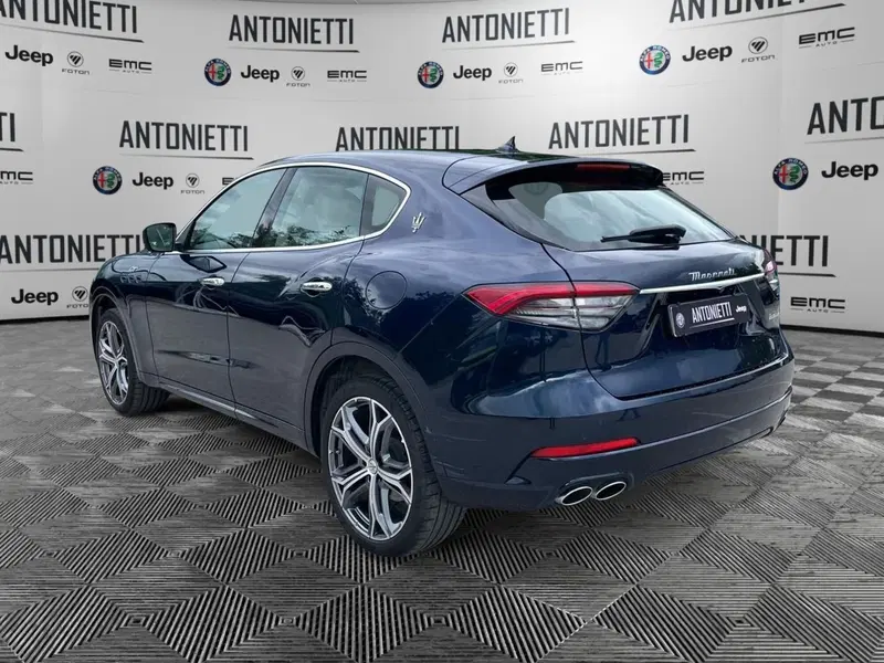 Maserati Levante usata a Ancona (7)