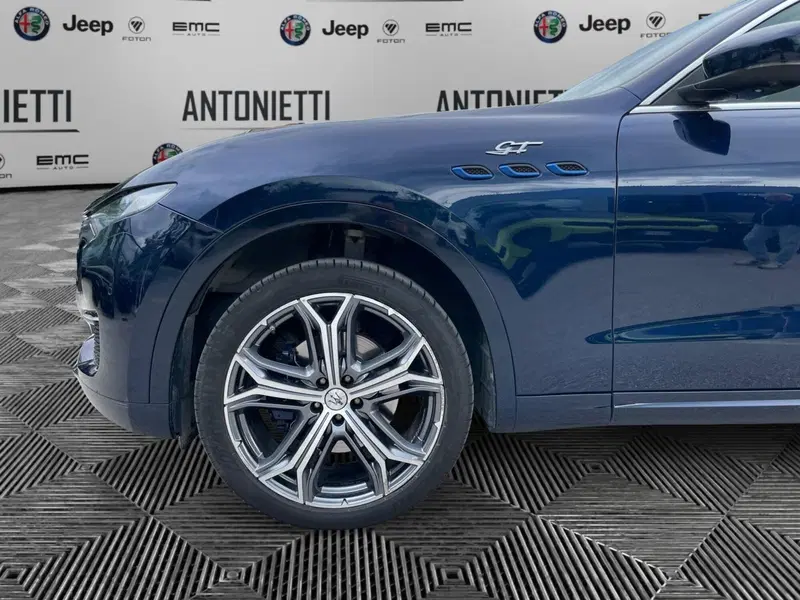Maserati Levante usata a Ancona (9)