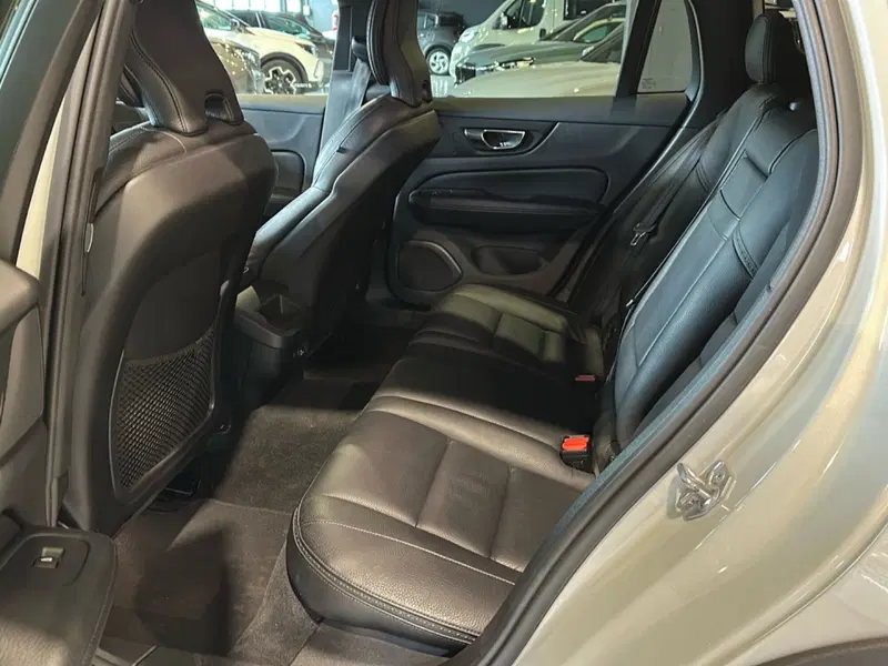 Volvo V60 Cross Country usata a Vicenza (17)
