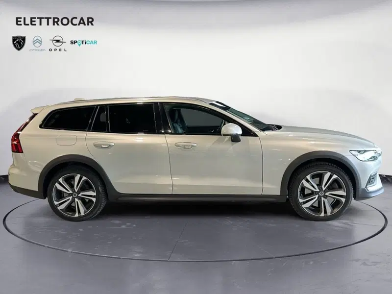 Volvo V60 Cross Country usata a Vicenza (7)