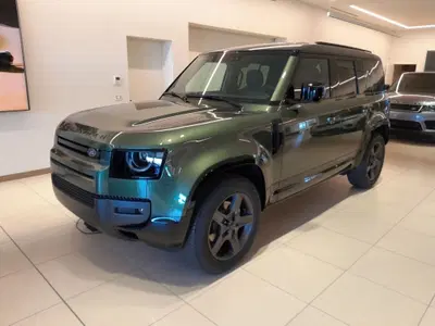 Land Rover Defender 110 3.0d mhev X-Dynamic SE awd 200cv auto 7p.ti nuova a Cuneo