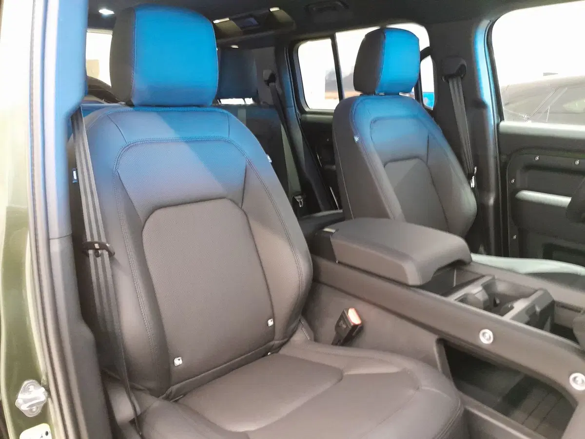 Land Rover Defender nuova a Cuneo (12)