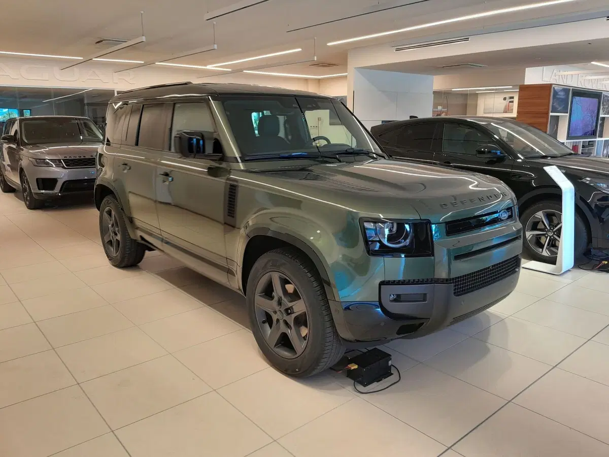 Land Rover Defender nuova a Cuneo (3)