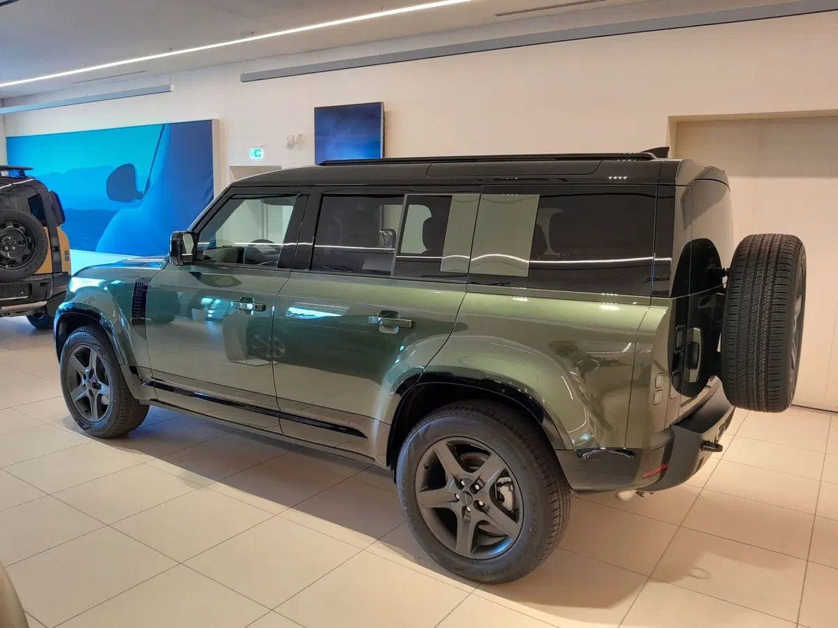 Land Rover Defender nuova a Cuneo (4)