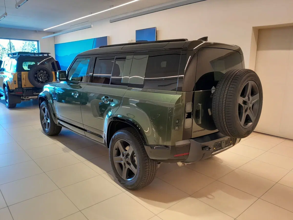 Land Rover Defender nuova a Cuneo (5)