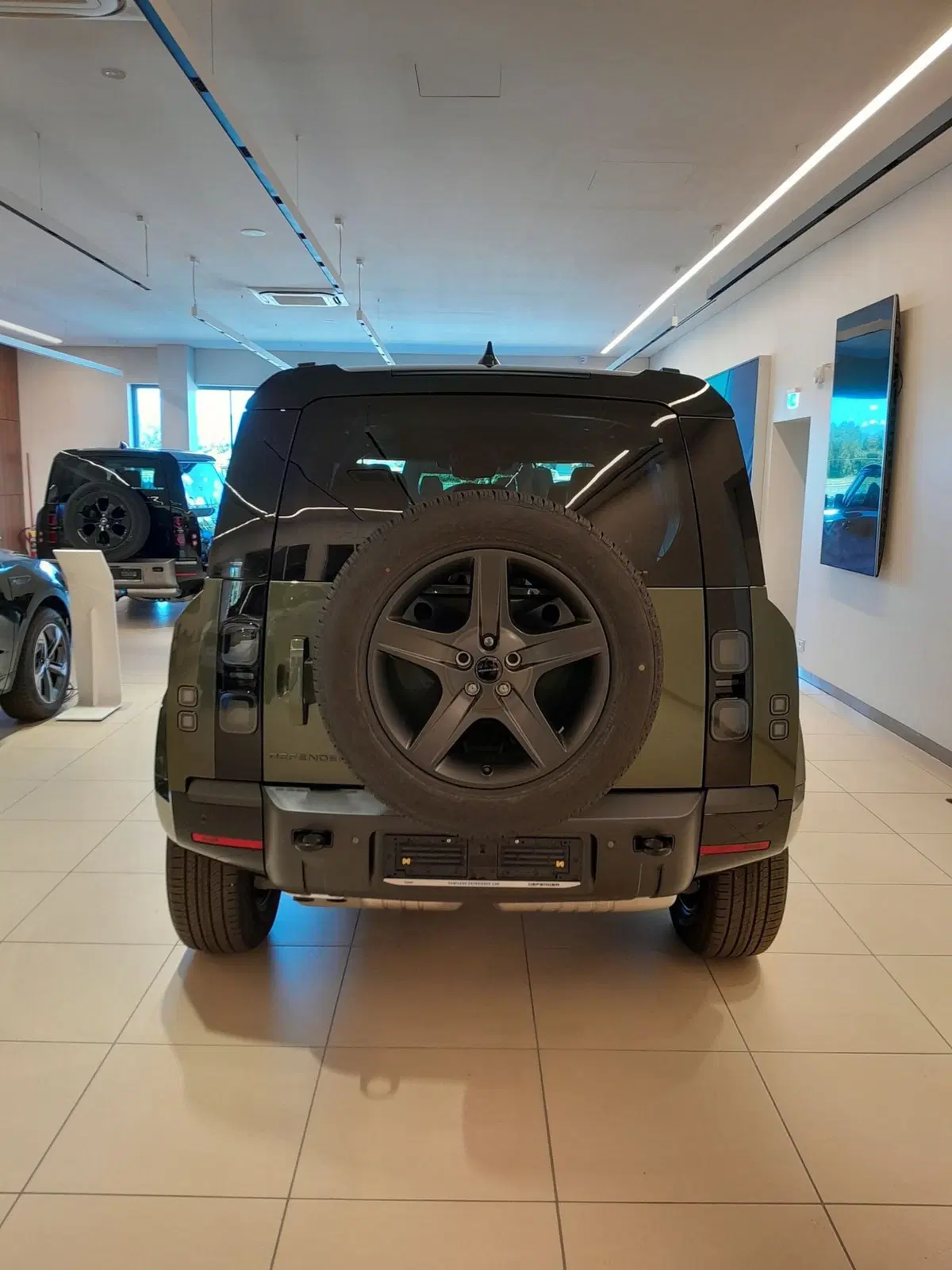 Land Rover Defender nuova a Cuneo (6)