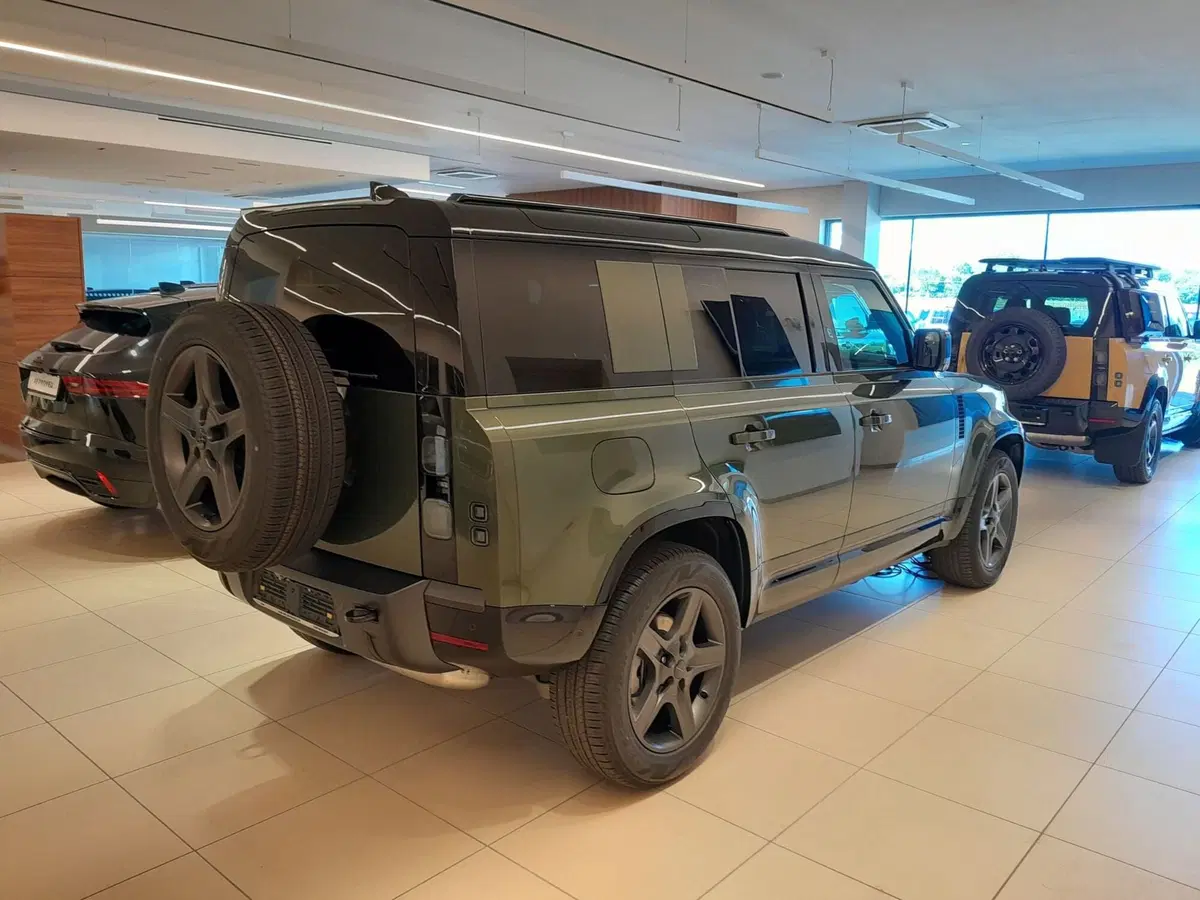 Land Rover Defender nuova a Cuneo (7)