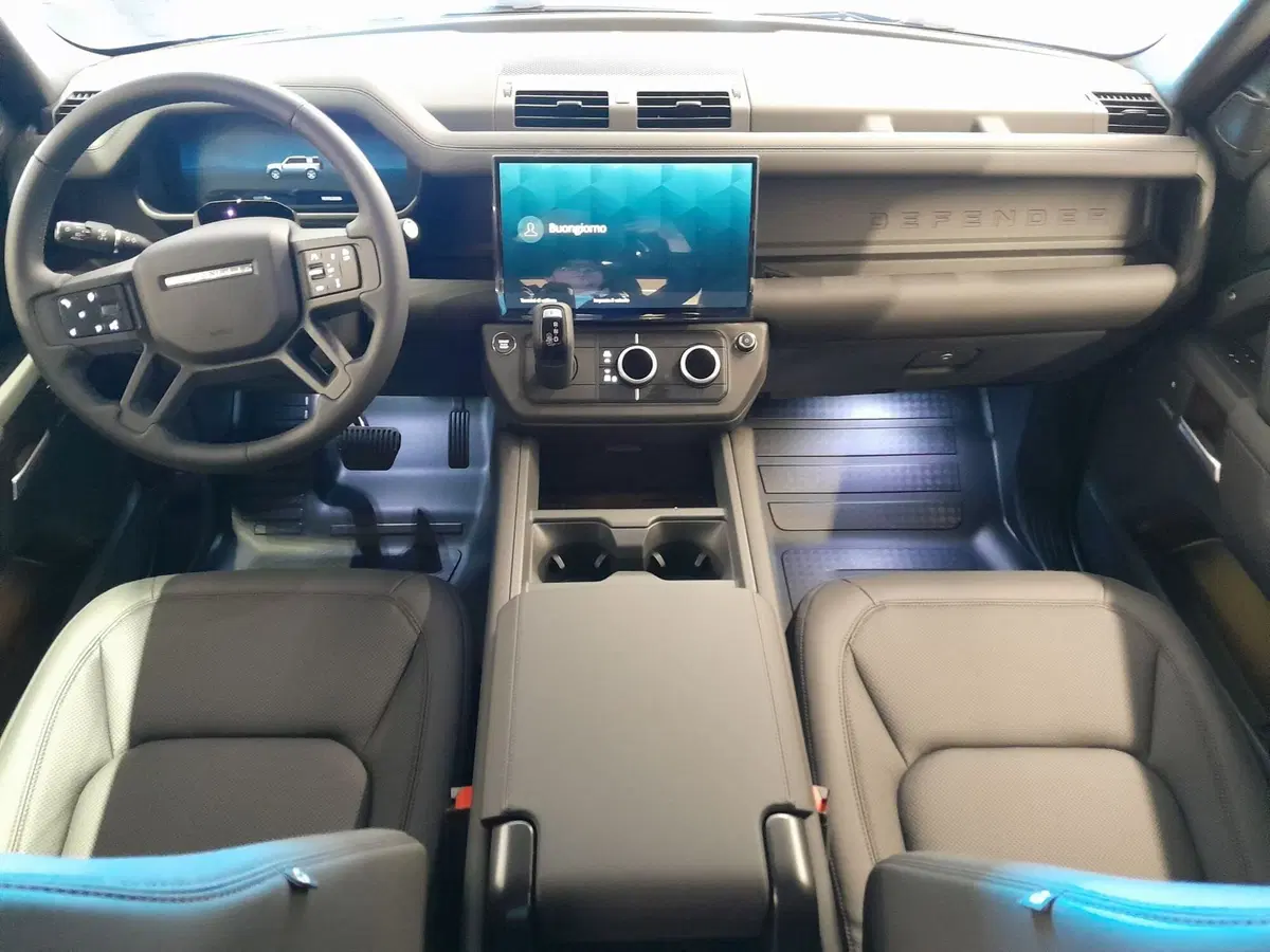 Land Rover Defender nuova a Cuneo (8)