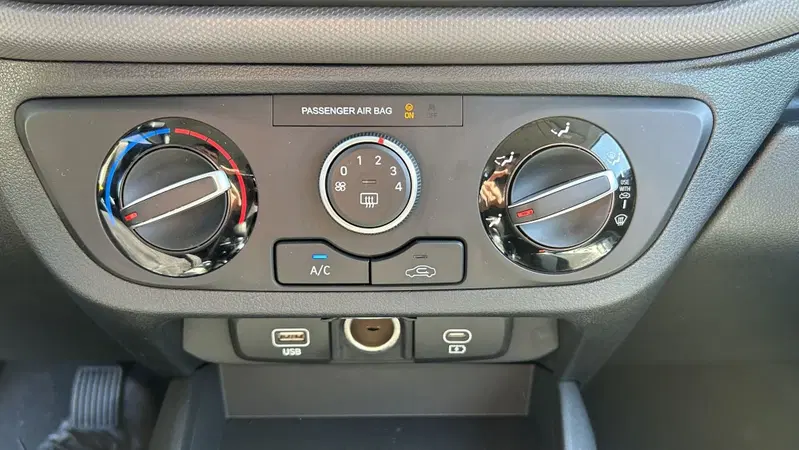 Hyundai i10 nuova a Roma (19)