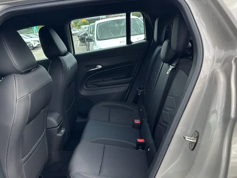 Jeep Avenger nuova a Roma (13)