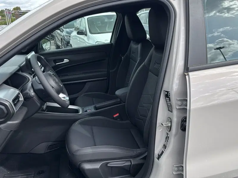 Jeep Avenger nuova a Roma (14)
