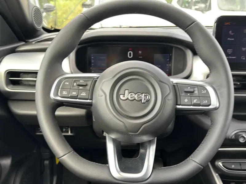 Jeep Avenger nuova a Roma (17)