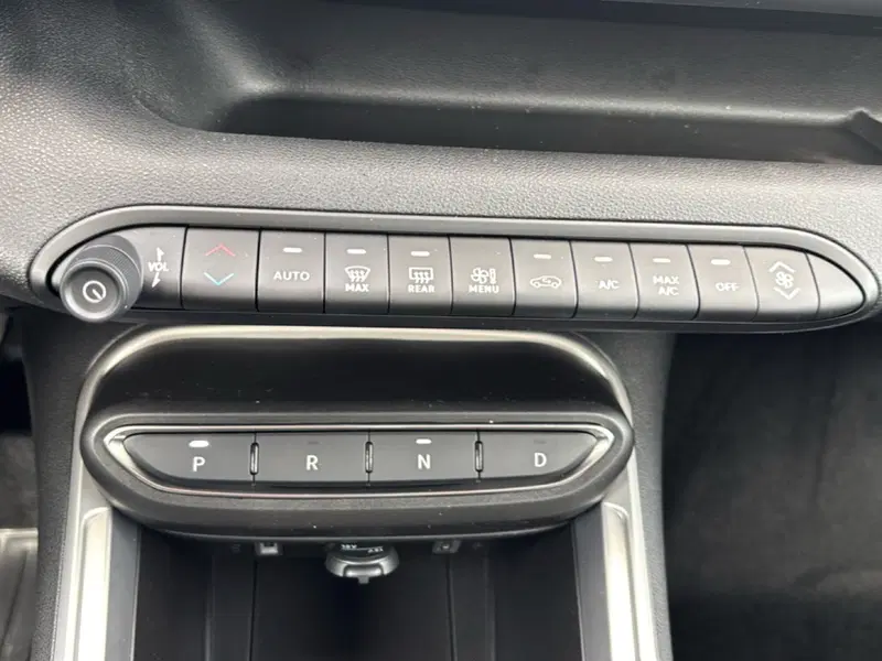 Jeep Avenger nuova a Roma (18)