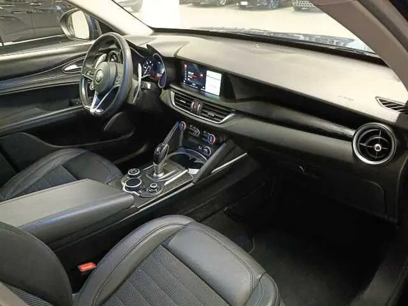 Alfa Romeo Stelvio usata a Teramo (12)