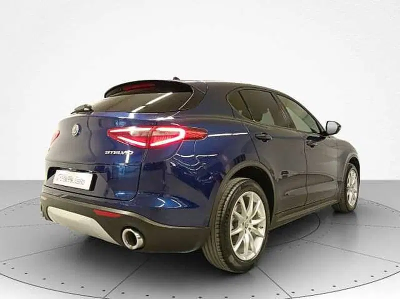 Alfa Romeo Stelvio usata a Teramo (4)