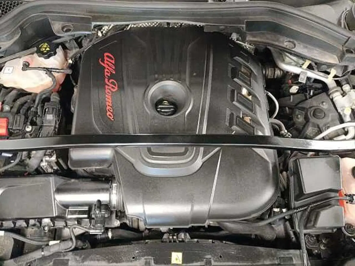 Alfa Romeo Stelvio usata a Teramo (7)