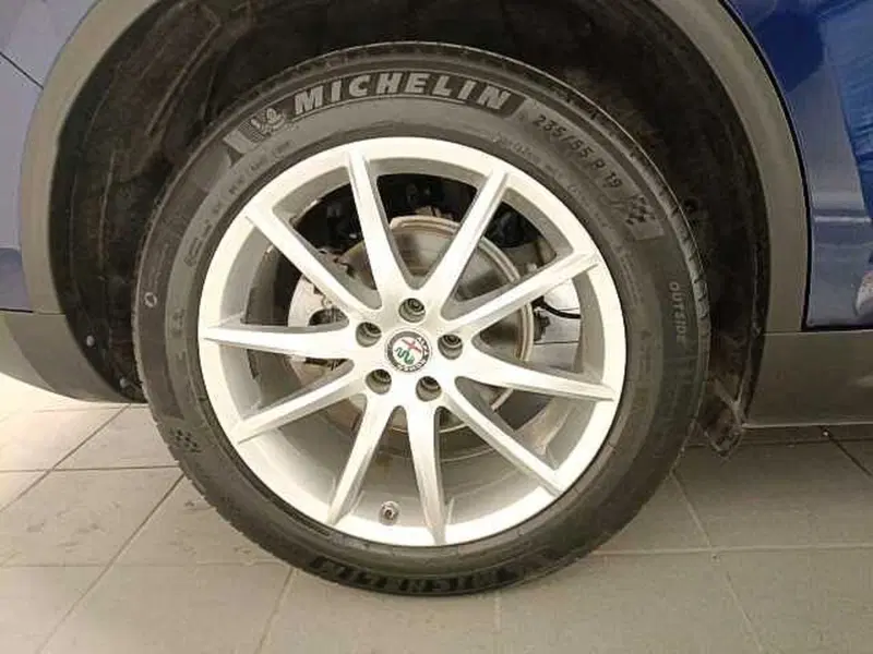 Alfa Romeo Stelvio usata a Teramo (8)