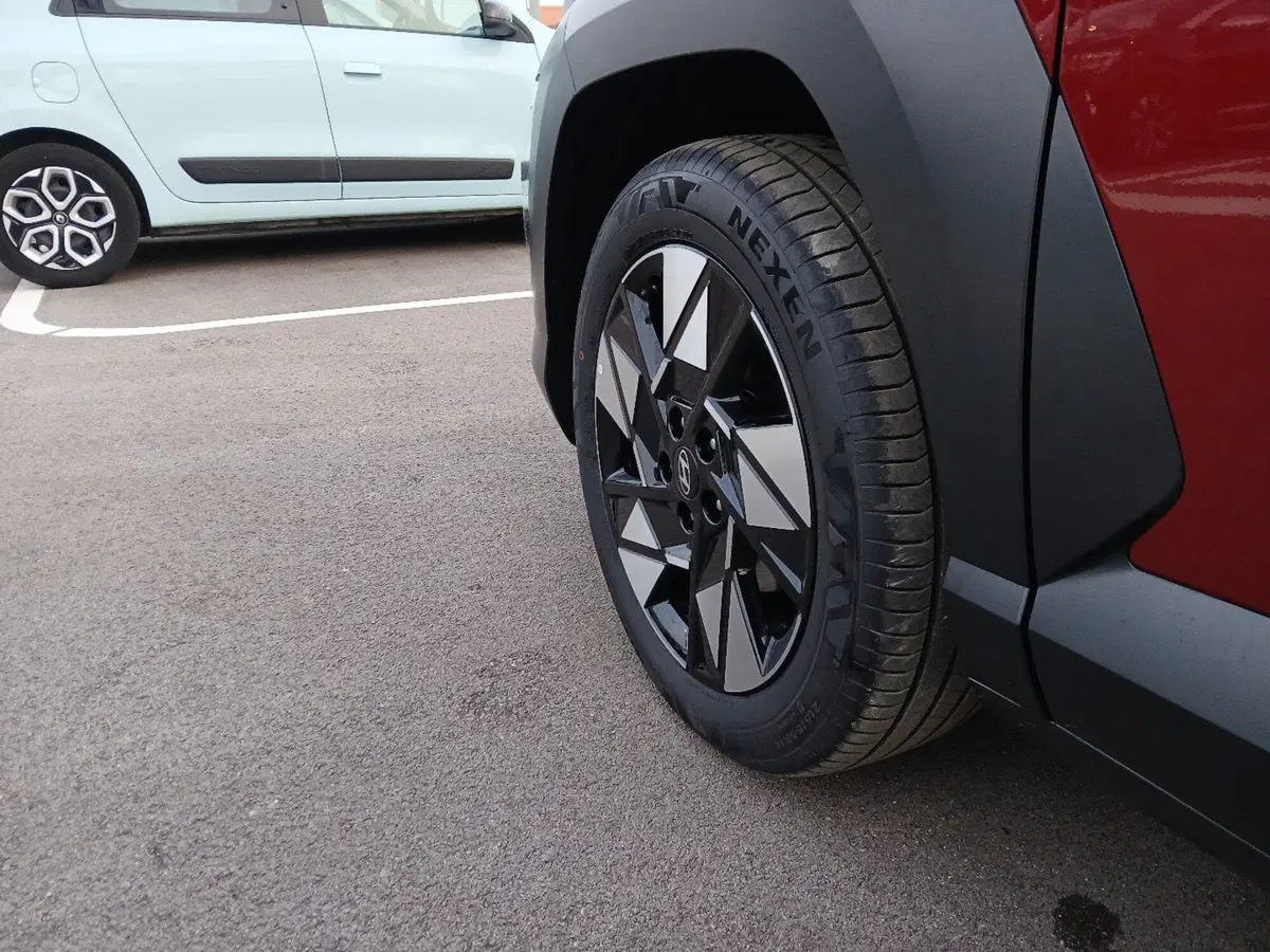 Hyundai Kona nuova a Latina (11)