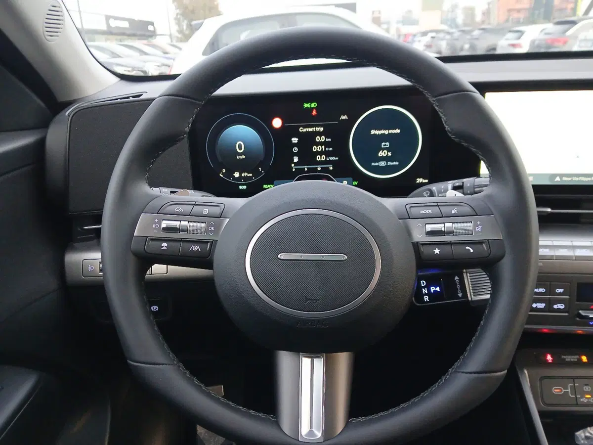 Hyundai Kona nuova a Latina (13)