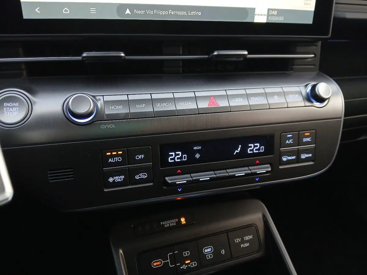 Hyundai Kona nuova a Latina (16)