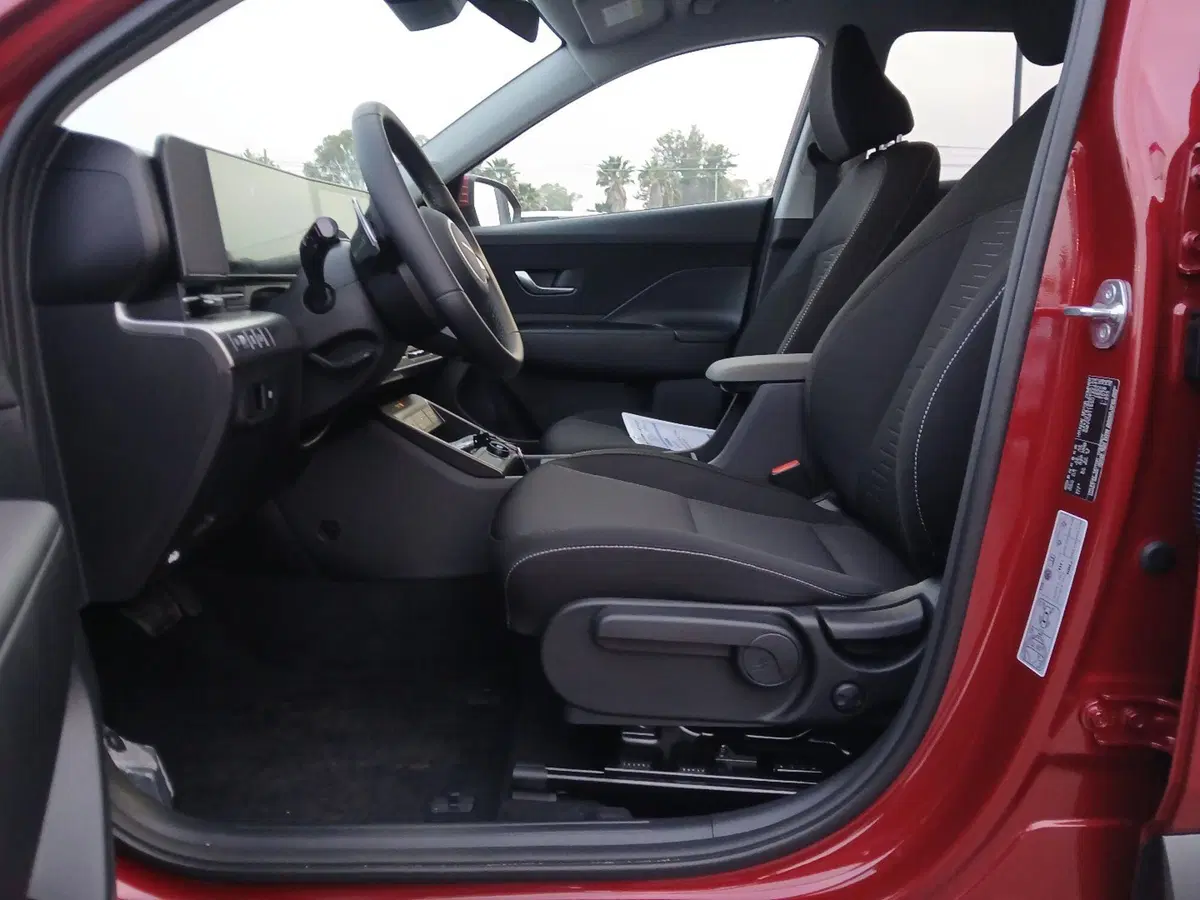 Hyundai Kona nuova a Latina (18)