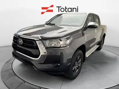 Toyota Hilux 2.8 d-4d 48V double cab Lounge auto nuova a L'Aquila