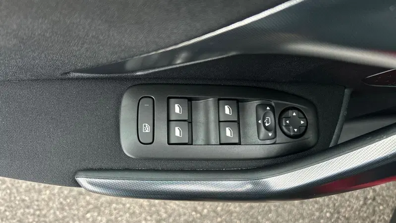 Peugeot 2008 usata a Padova (13)