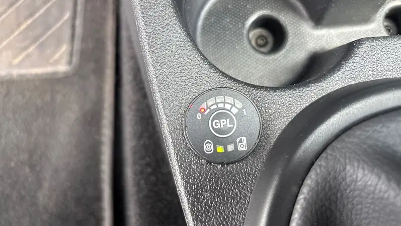 Dacia Duster usata a Padova (15)