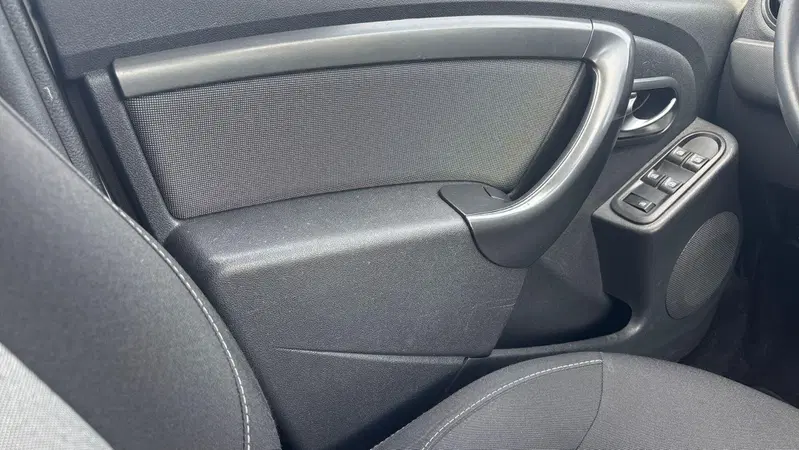 Dacia Duster usata a Padova (17)