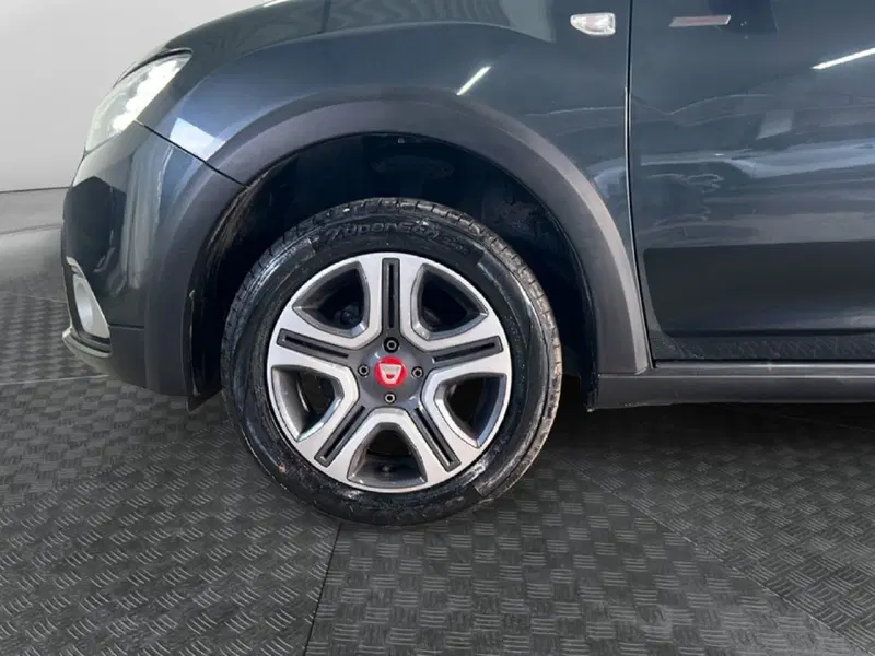 Dacia Sandero usata a Roma (9)