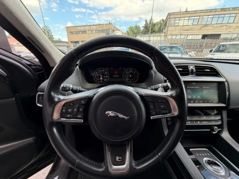 Jaguar F-Pace usata a Potenza (13)