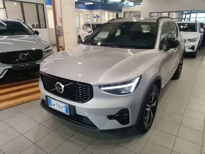 Volvo XC40 B4 AWD automatico Plus Dark del 2025 usata a Novara