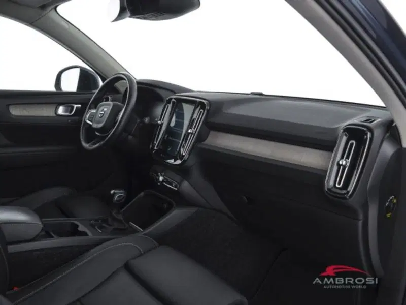 Volvo XC40 usata a Perugia (12)
