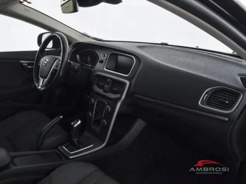 Volvo V40 Cross Country usata a Perugia (12)