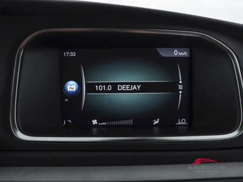 Volvo V40 Cross Country usata a Perugia (14)
