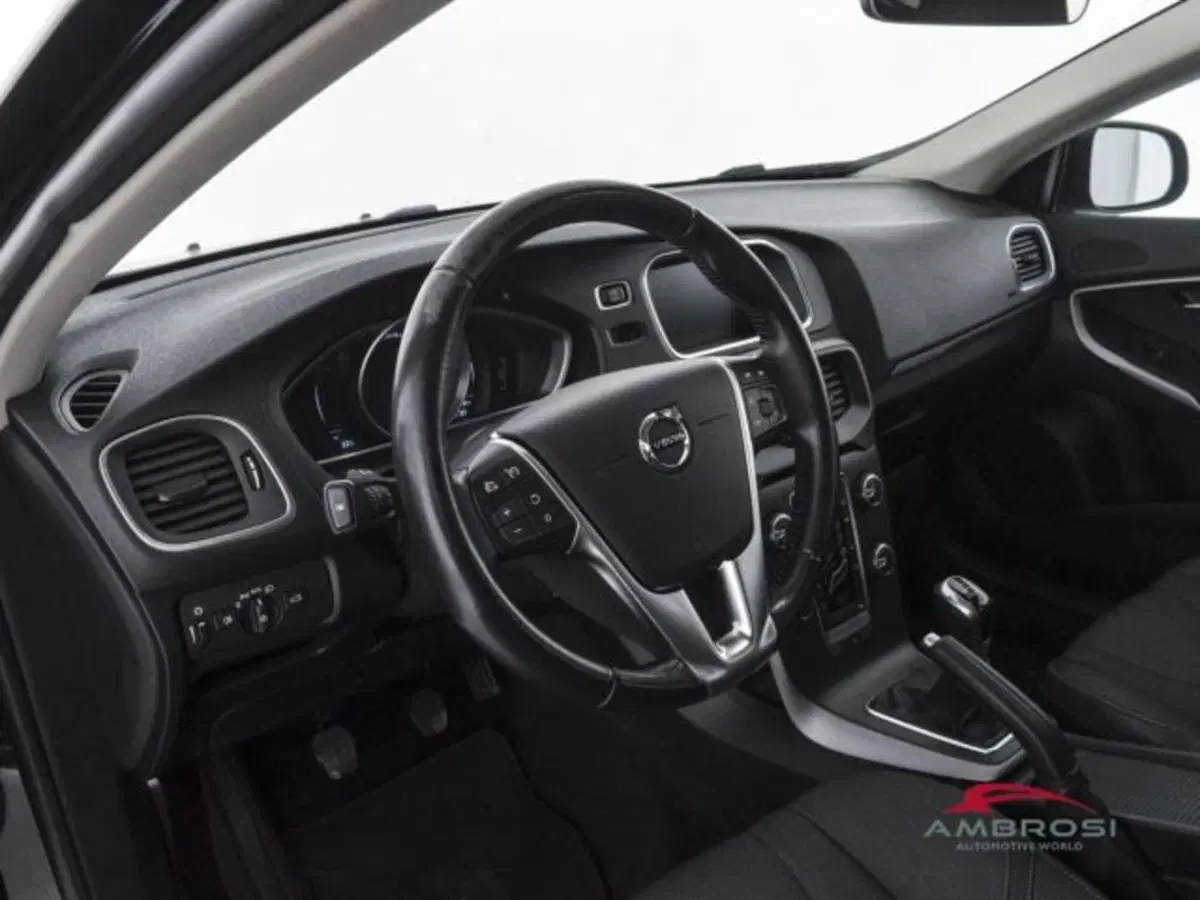 Volvo V40 Cross Country usata a Perugia (8)